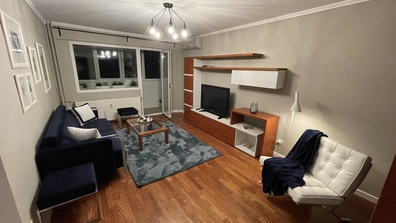 Dorobanti, Liceul Caragiale,