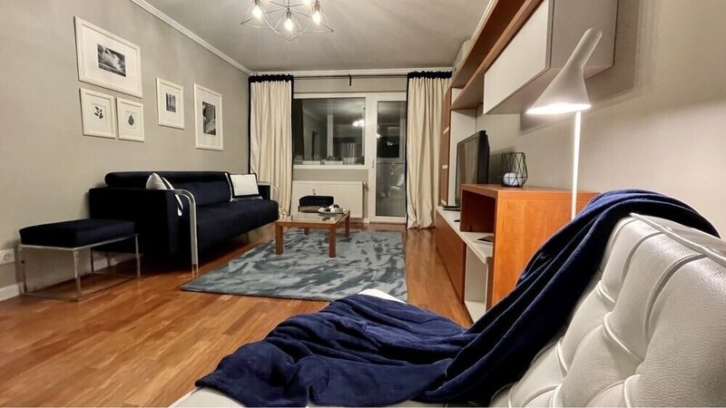 Dorobanti, Liceul Caragiale,