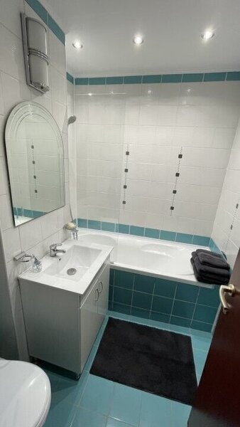 Dorobanti, Liceul Caragiale,